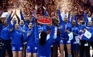 0db6655252961f0b7377a27a23b6d05a — illustration de l'article « Le sport au féminin : championnes sur le terrain, pourtant ...