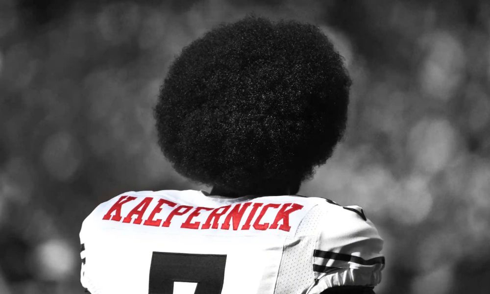 8e1811bf6f9727a6658b1e0d3f0857f1 — illustration de l'article « Colin Kaepernick le courage de s’agenouiller aux yeux monde...