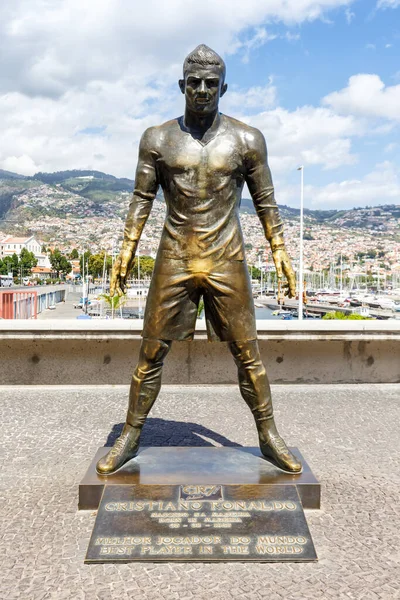 Cr7 funchal — illustration de l'article « Quand l’art parle de foot : fresques et statues, symboles de fierté et d’espoir »