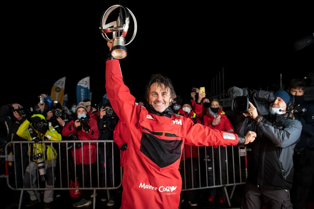Skipper Yannick Bestaven — illustration de l'article «  La voile,un sport libre sous contrainte financière »